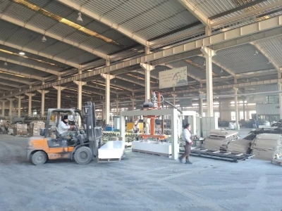 Kongjieli Kuvars Taş Fabrikasındaki Bu İşçilere Titiz Çabalarından Dolayı Min...